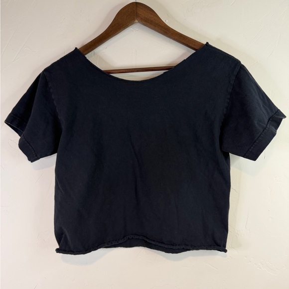 Vintage Independent Black Crop T-Shirt with Red & White Logo - Picture 3 of 5